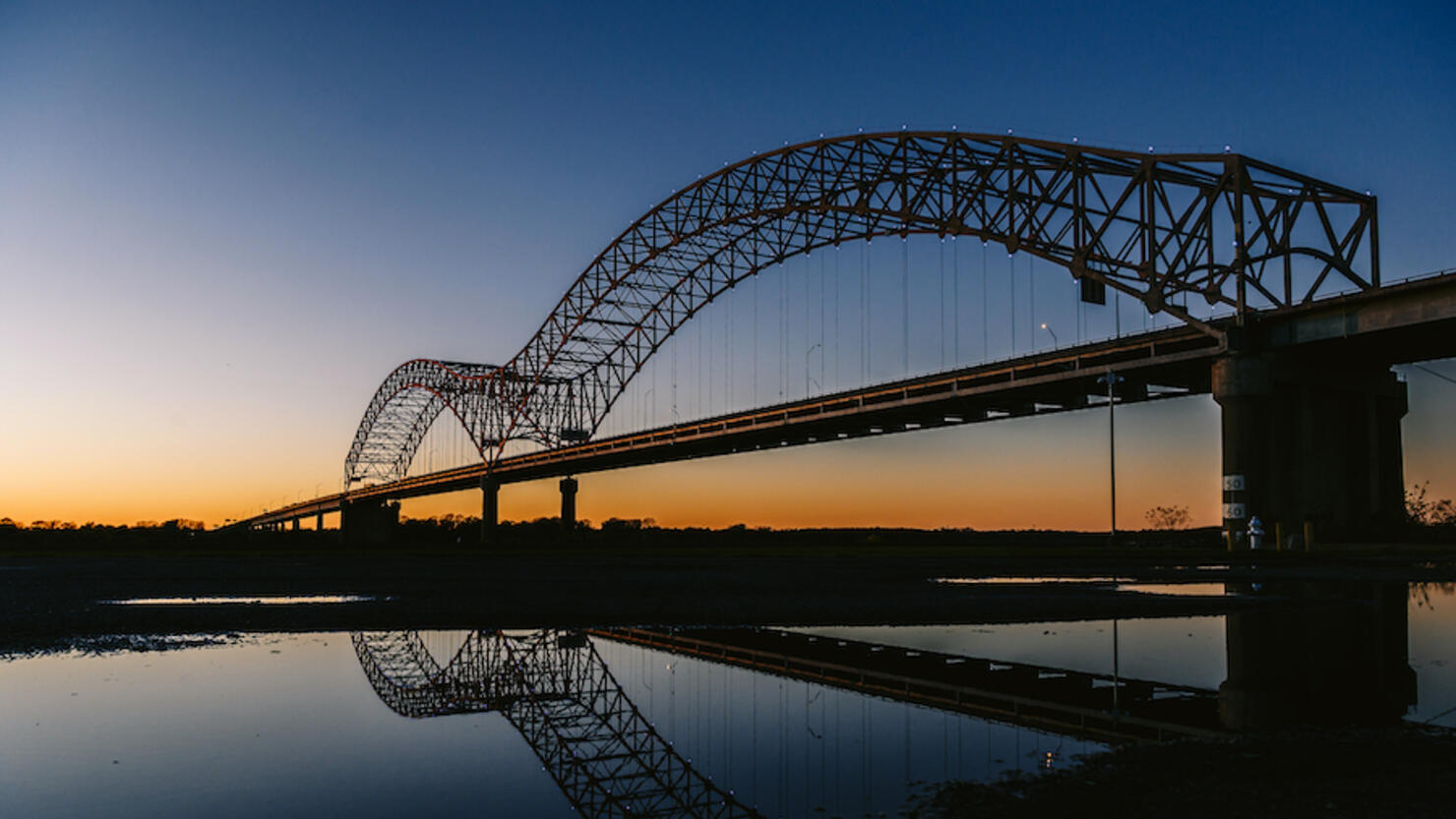 Fractured Bridge Causes 771 Barge Backup, Halts Crucial Crop Exports ...