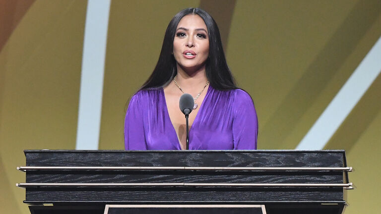 Kobe Bryant honored by wife Vanessa, Michael Jordan in Hall of Fame  enshrinement ceremony