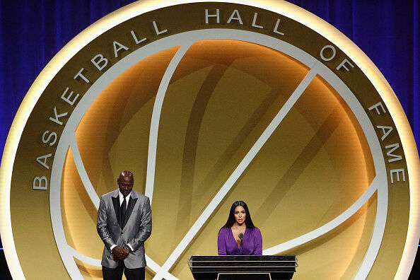 Vannesa Bryant accepts Kobe Bryant's HOF Induction