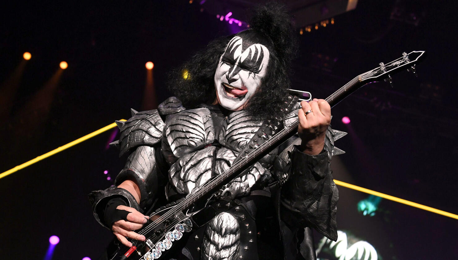 Gene Simmons To Teach 'Secrets' Of Bass Playing, Songwriting In ...