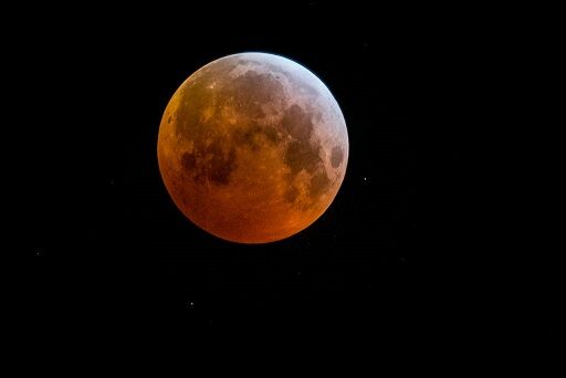 MOON LUNAR ECLIPS FLANDERS MECHELEN MORNING