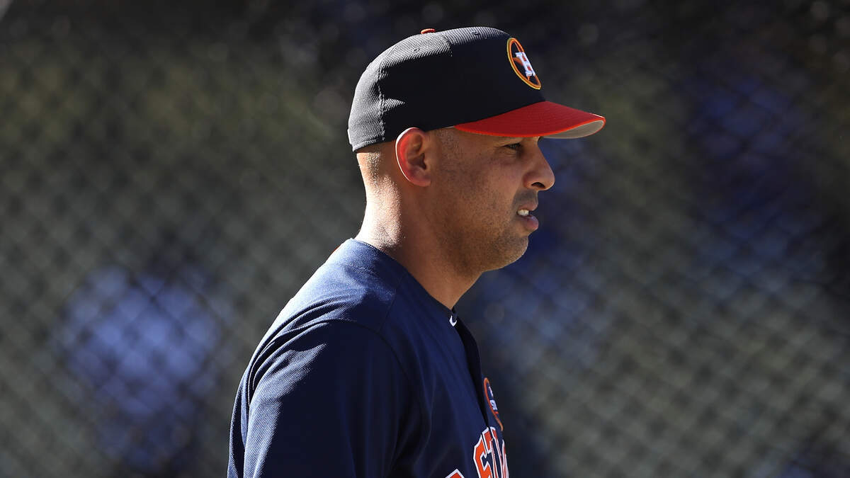 Alex Cora 'proud' of Carlos Beltran's return to baseball