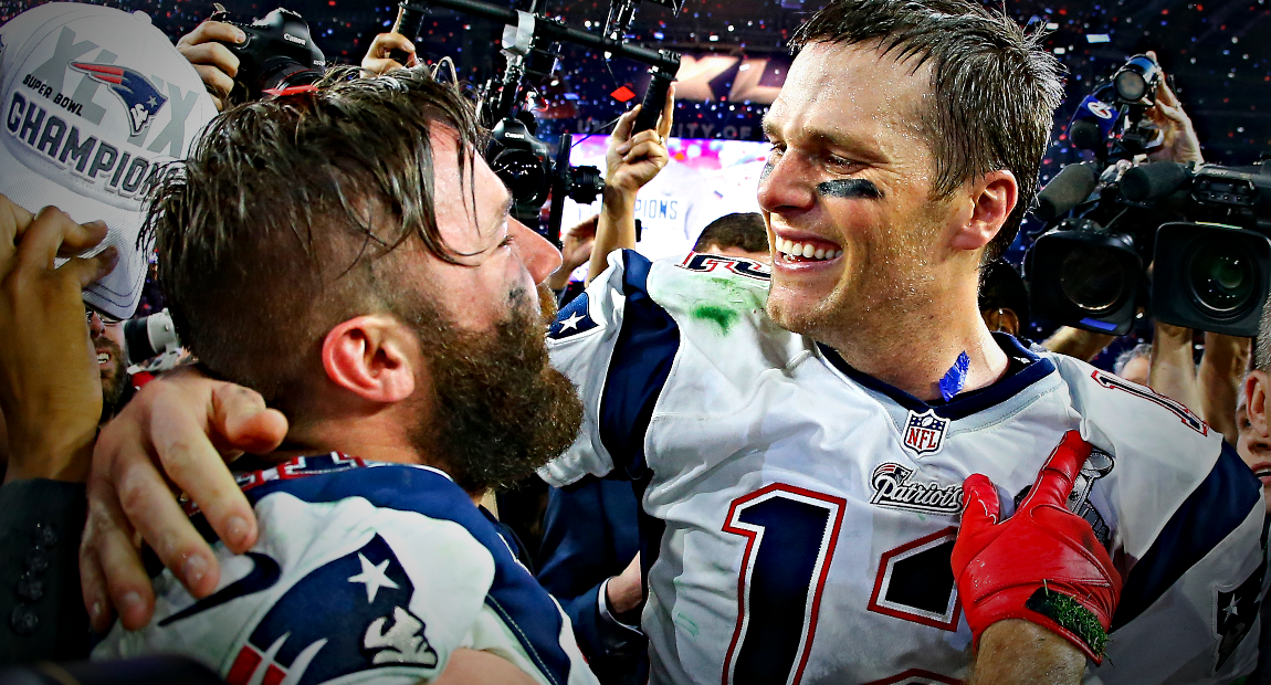 Tom Brady chugs a beer in two quick gulps at Patriots' rings ceremony