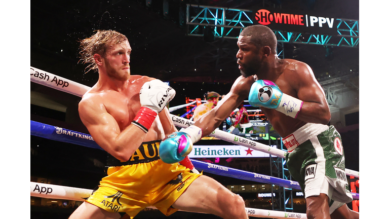 Floyd Mayweather v Logan Paul (Getty)