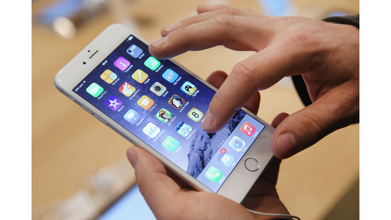 Apple Starts iPhone 6 Sales In Germany
