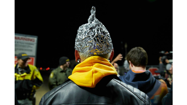 Foil Hack US-PEOPLE-AREA 51