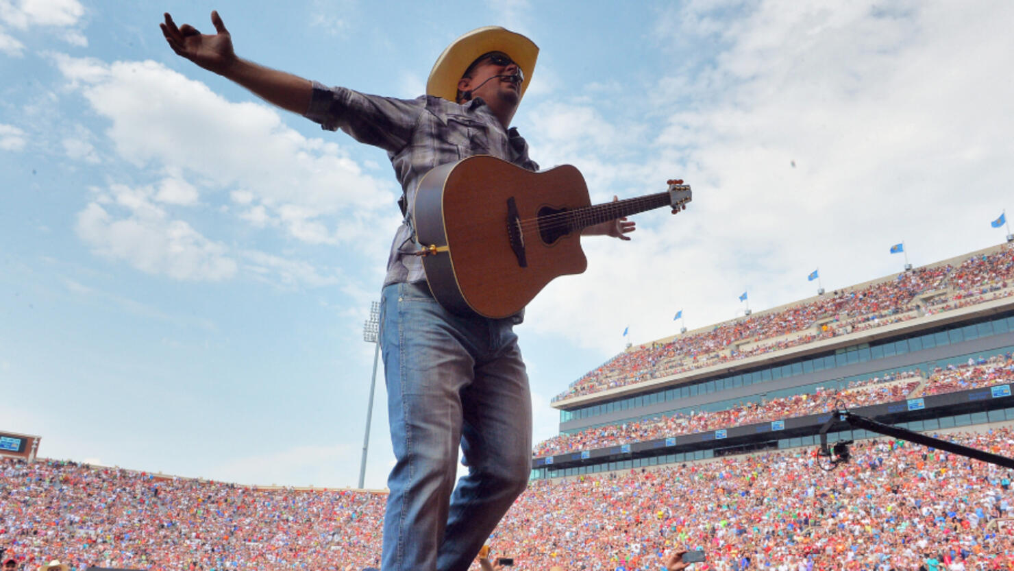 Garth Brooks Coming To Nissan Stadium For His First Nashville Stadium