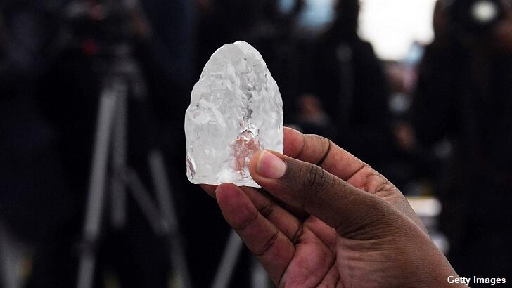 Video: Stunning 1,098-Carat Diamond Discovered In Botswana | Coast To ...