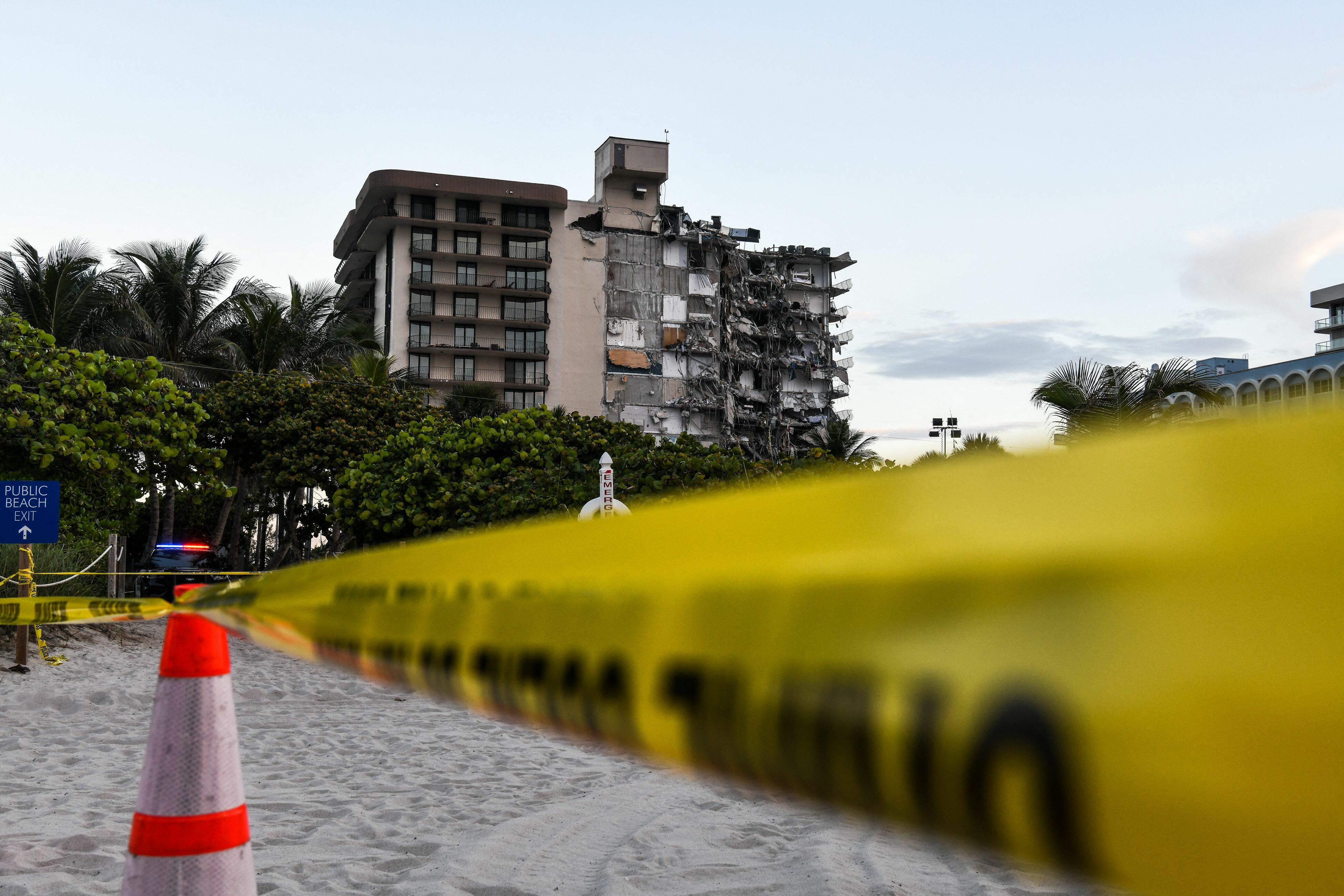 IMÁGENES del EDIFICIO COLAPSADO en MIAMI, Florida - Thumbnail Image