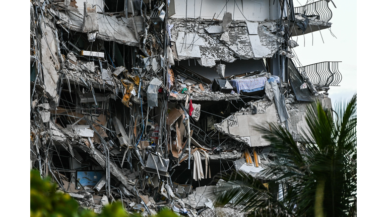 TOPSHOT-US-COLLAPSE-BUILDING