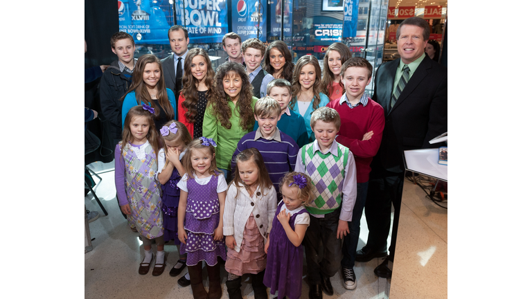 Robert Wagner And The Duggar Family Visit "Extra"