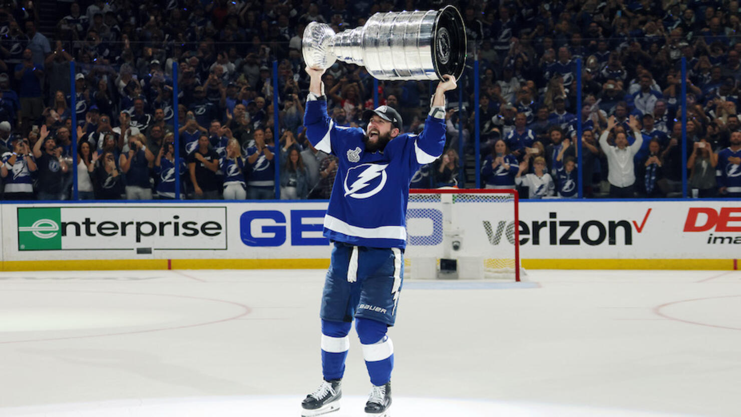 Tampa Bay Lightning Fans Can Now Drink Ice From Stanley Cup Championship |  iHeart