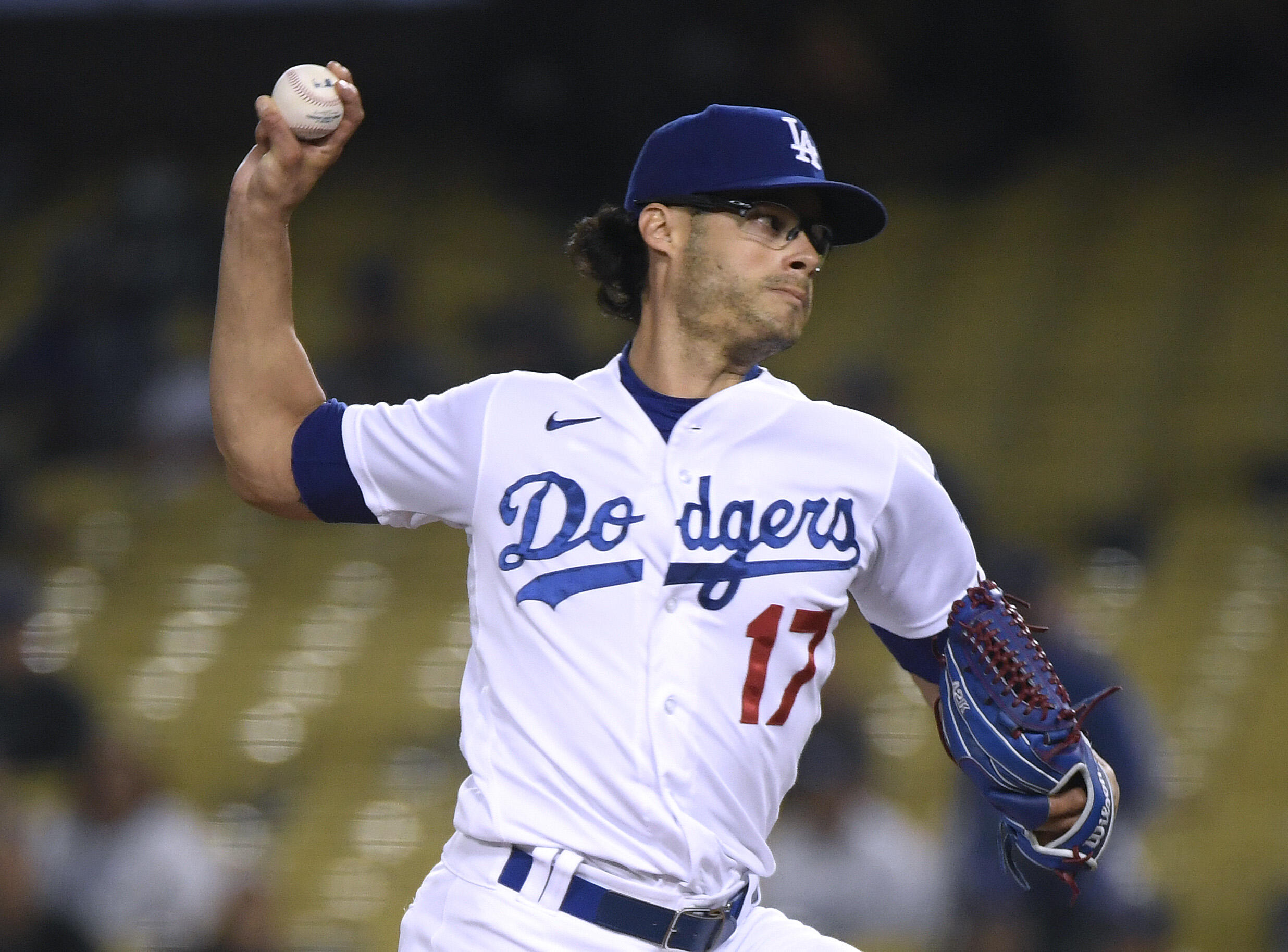 Dodgers' Joe Kelly Wears Fan's Mariachi Jacket During White House