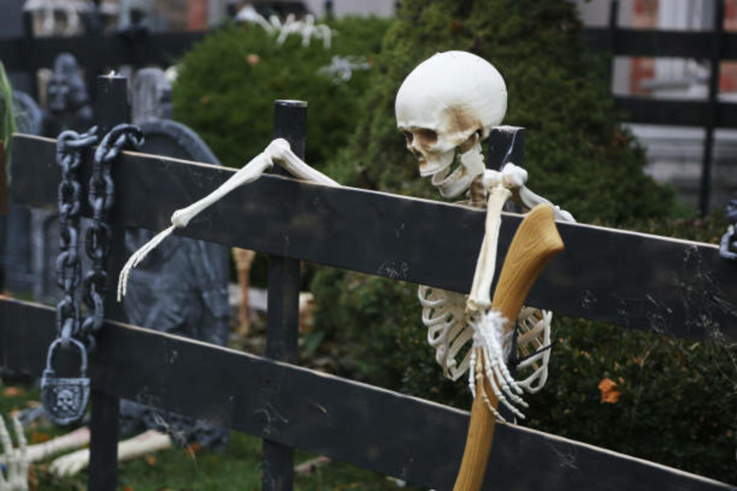 12 Foot Home Depot Skeleton Will Return This Year With A Friend Iheartradio