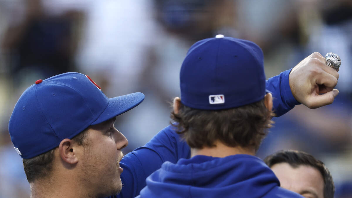 Joc Pederson and Clayton Kershaw take opposite sides for the  Packers-Cowboys game