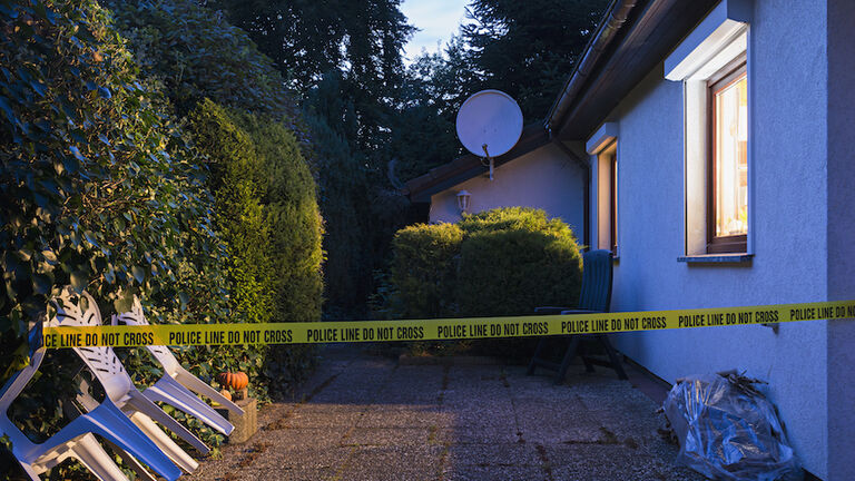 policeline do no cross at garden house