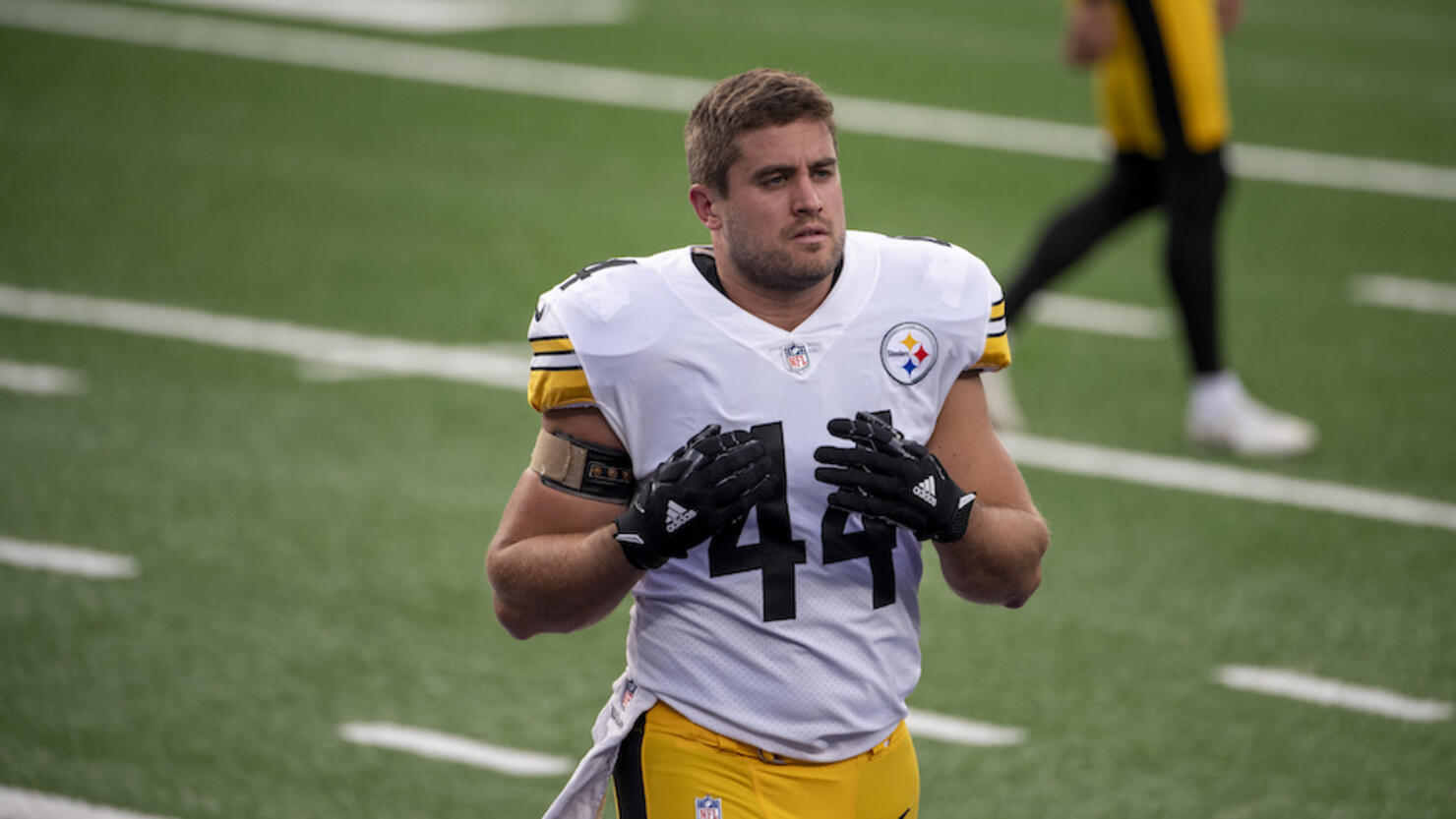 Pittsburgh Steelers outside linebacker T.J. Watt, left, and Los Angeles  Chargers fullback Derek Watt pose together after an NFL football game,  Sunday, Oct. 13, 2019, in Carson, Calif. (AP Photo/Kelvin Kuo Stock