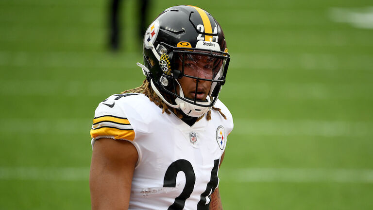 Pittsburgh Steelers v Cleveland Browns
