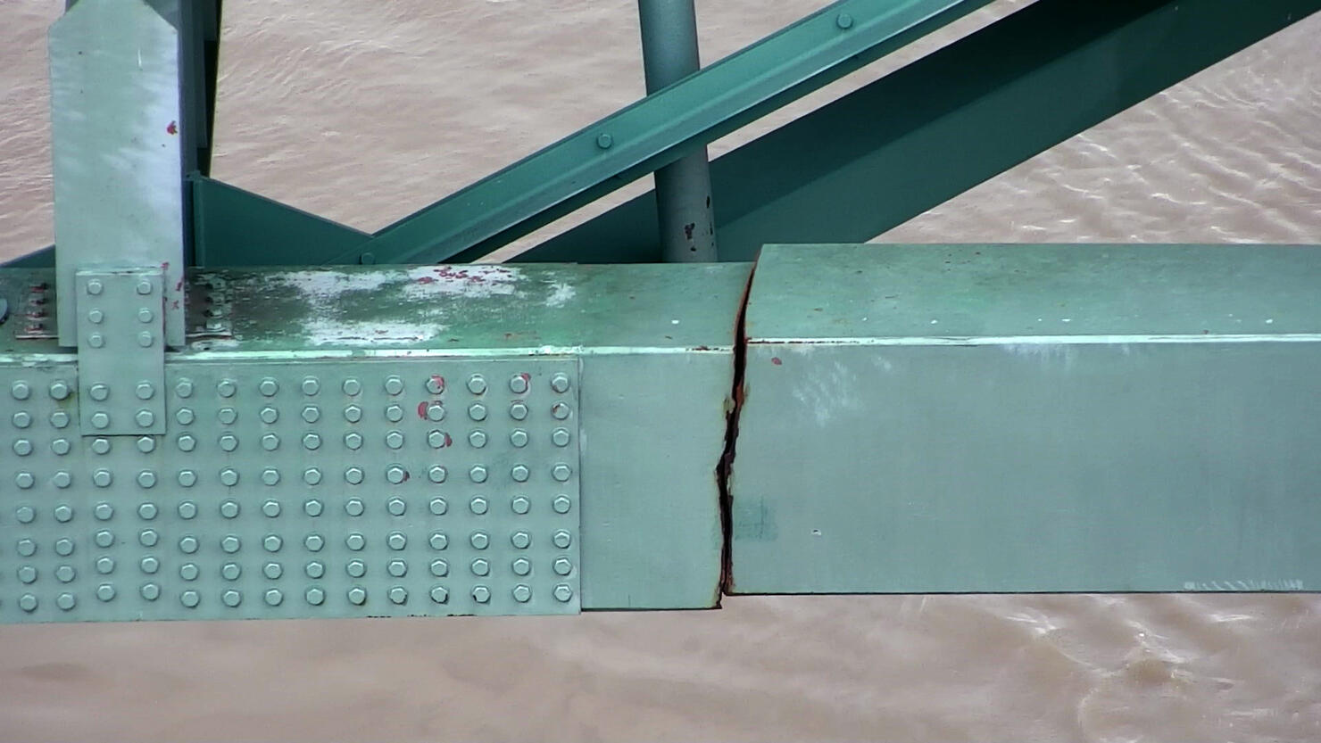 Memphis Bridge Closed After Inspectors Find Crack