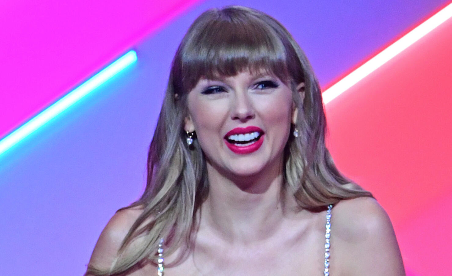 Taylor Swift Drops Full 'Red (Taylor's Version)' Track List 