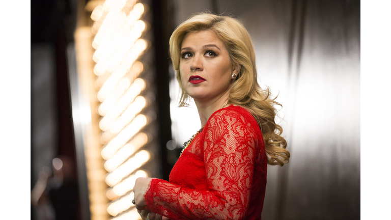 Kelly Clarkson's Cautionary Christmas Music Tale - Season 2013