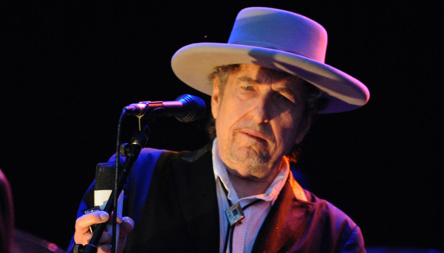 Bob Dylan Accused Of Sexually Abusing 12-Year-Old Girl In 1965: Lawsuit ...