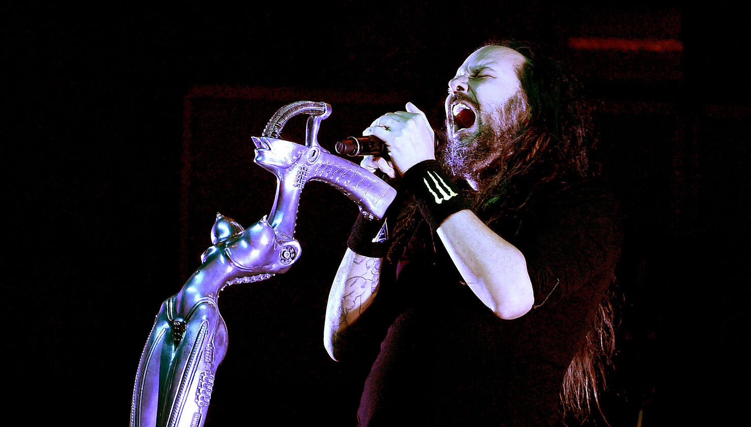 Korn Confirms Jonathan Davis Has COVID-19, Postpones More Tour Dates ...