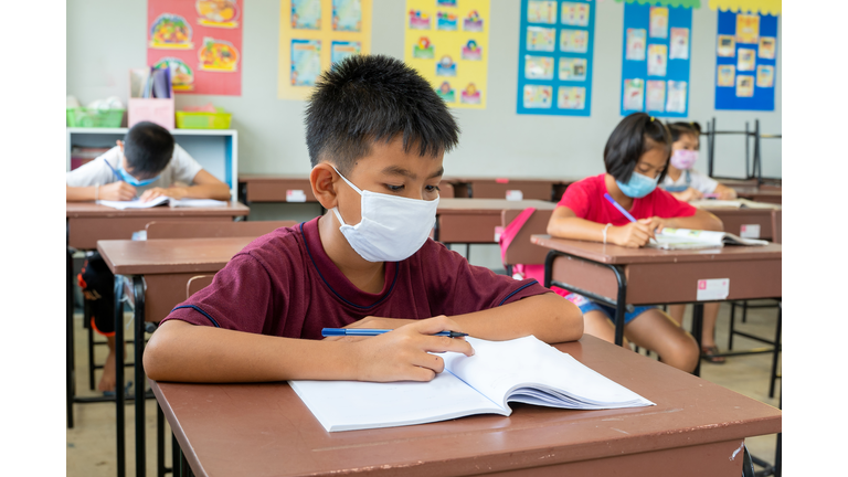 Elementary school wear mask for protect corona virus are studyin