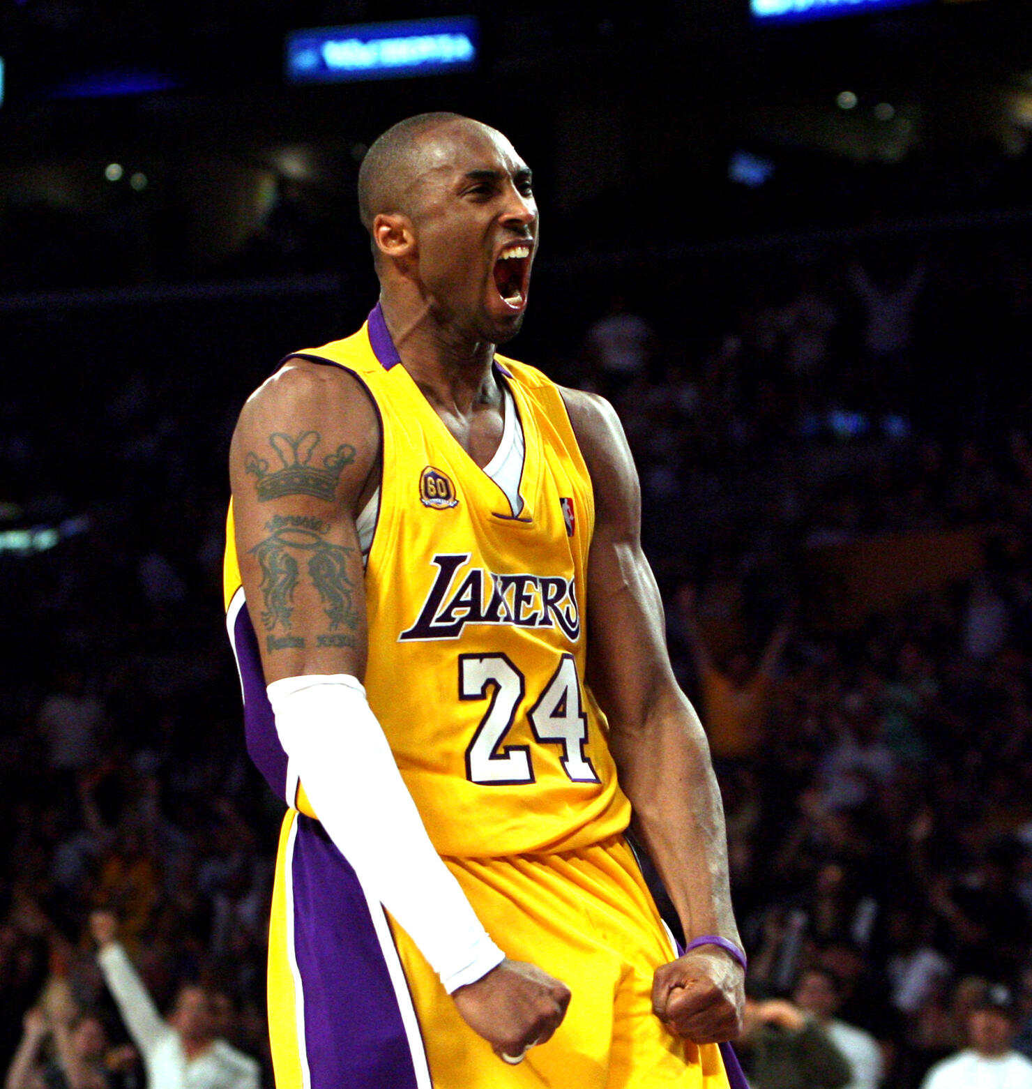 Los Angeles Lakers guard Kobe Bryant attends the game between the New  News Photo - Getty Images