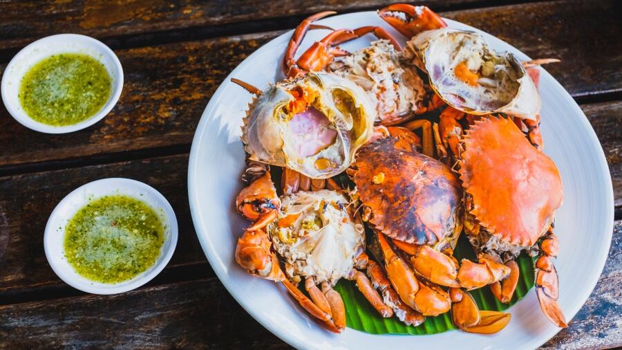 this-restaurant-has-the-best-seafood-in-all-of-arizona-iheart