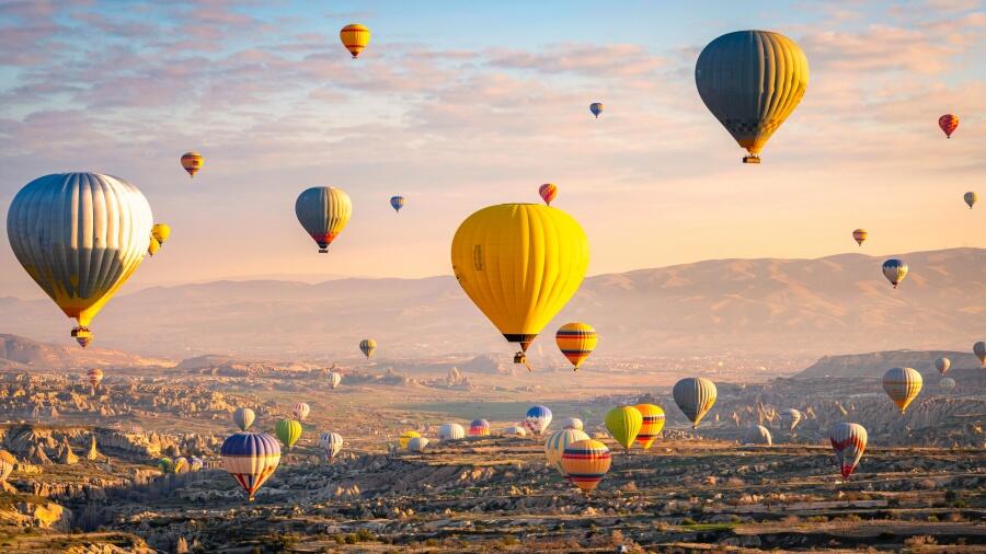 Free Utah Hot Air Balloon Festival Will Fly Over 'Dinosaurland' Soon