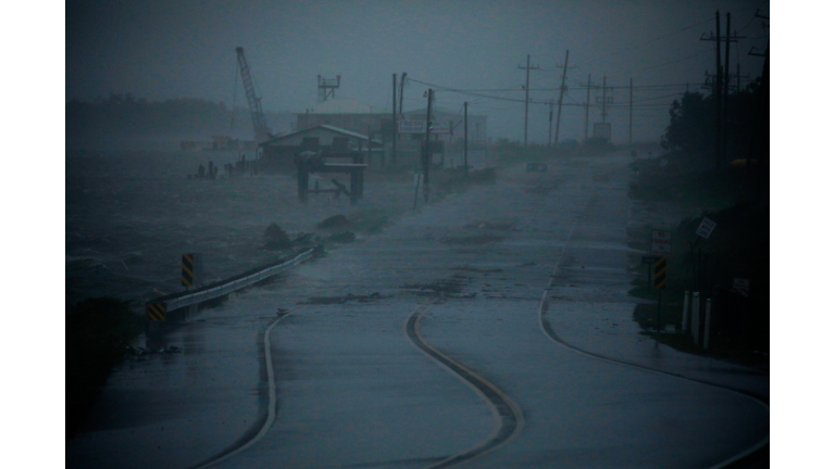 Ida Roars Toward Louisiana With Near Record-Setting Winds