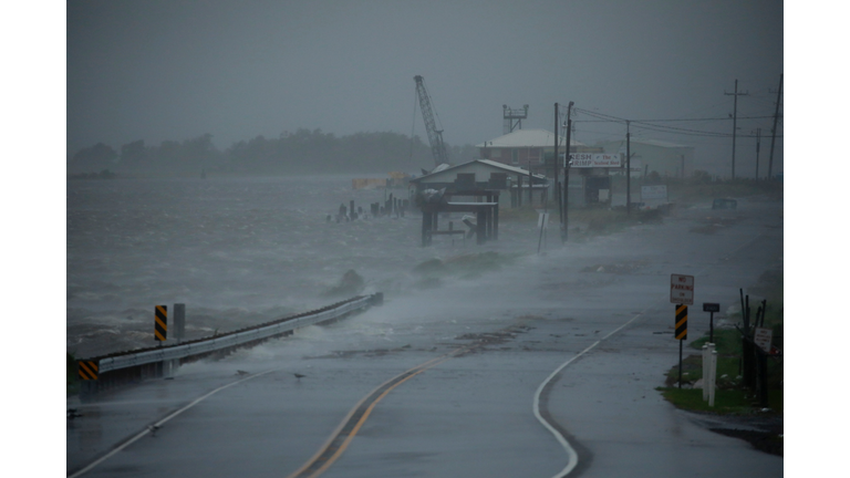 Ida Roars Toward Louisiana With Near Record-Setting Winds