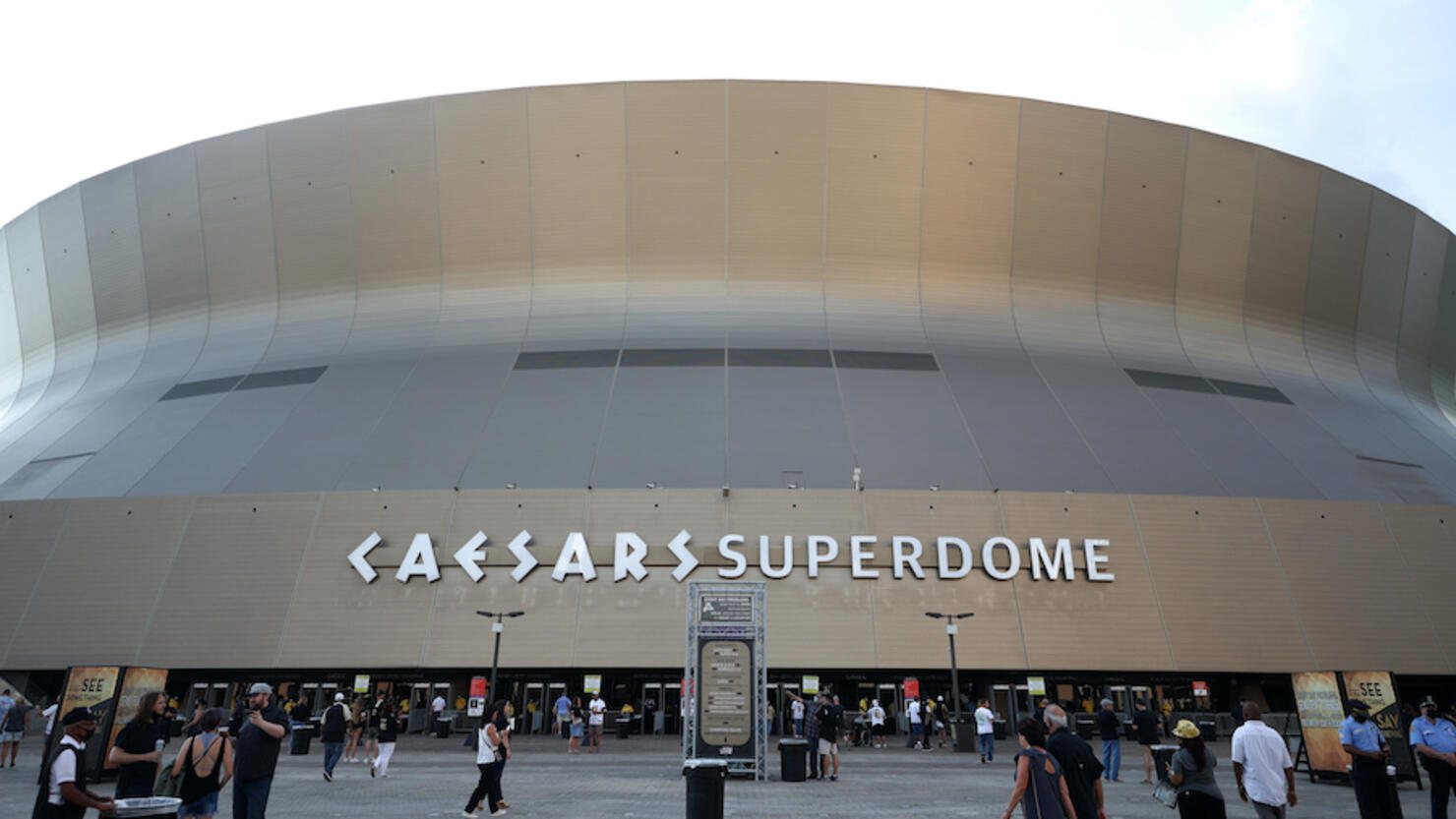 Portion of Caesars Superdome roof catches on fire - The Athletic