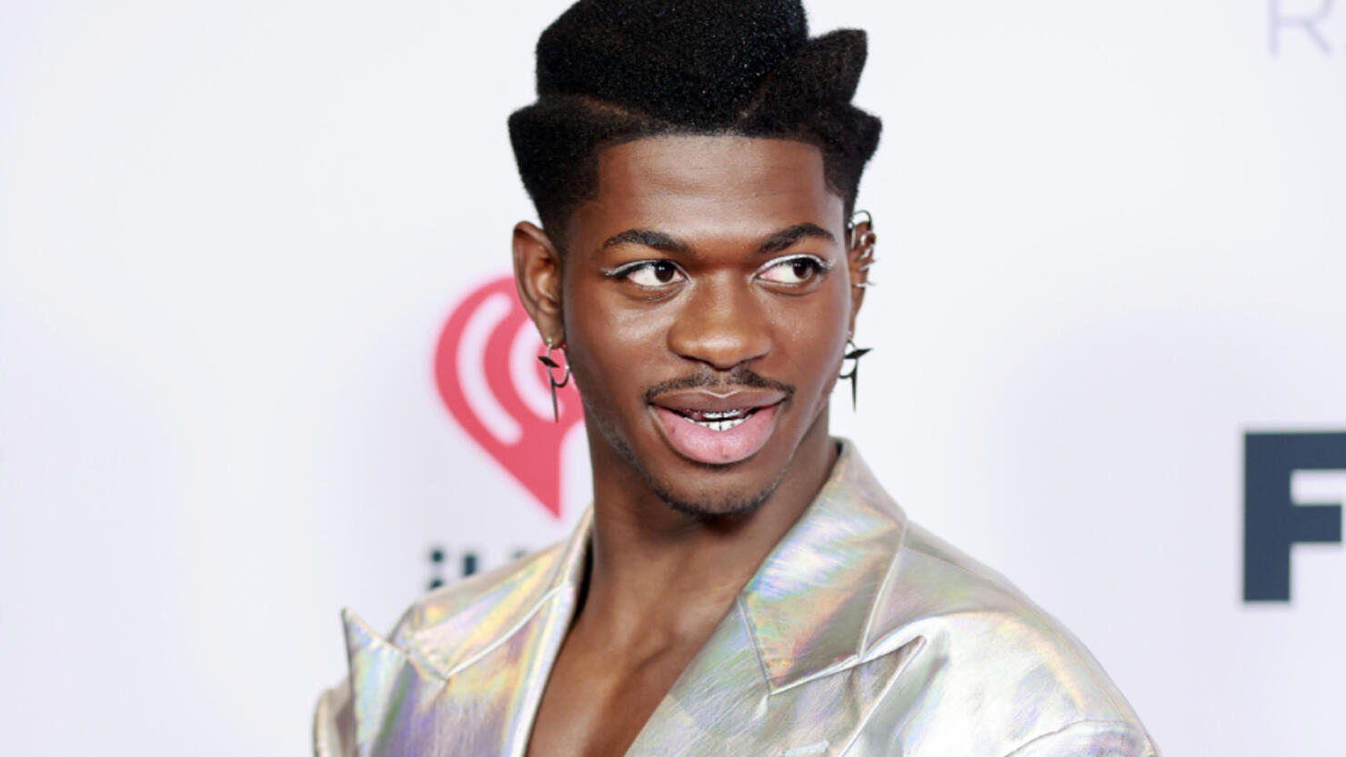 Lil Nas X Announces Hes Pregnant In New Photos Iheart 0183