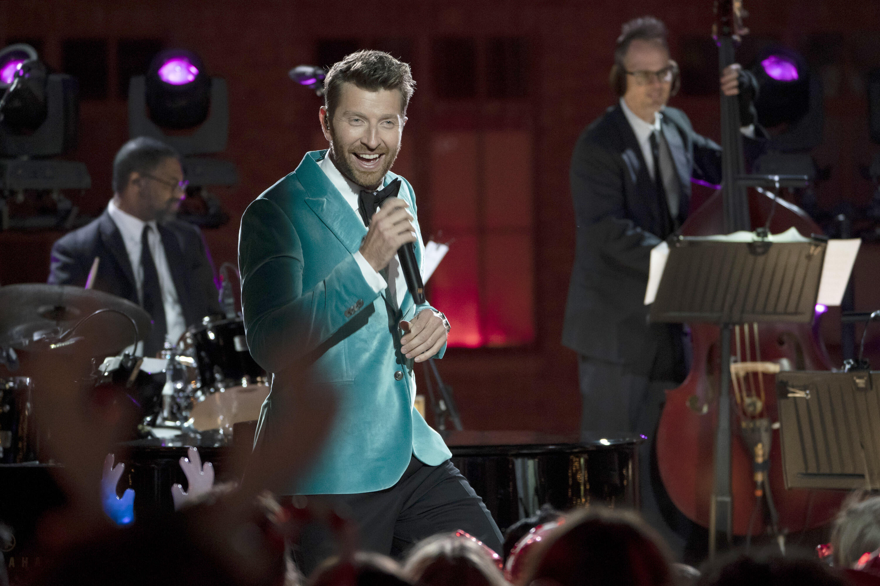 Brett Eldredge Debuts New Christmas Song From Holiday Album