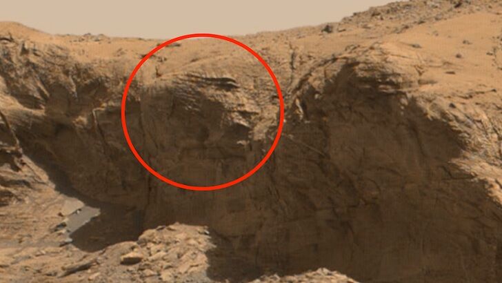 Anomaly Hunter Spots 'Alien Face' on Side of Martian Mountain