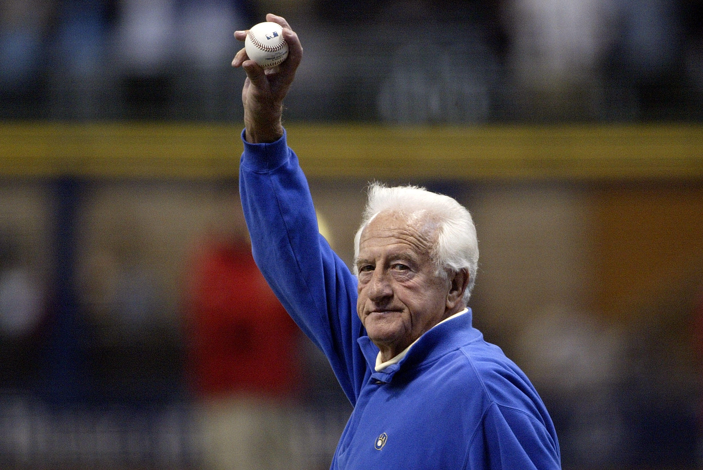 Mayor declares Saturday to be Bob Uecker Day in Milwaukee