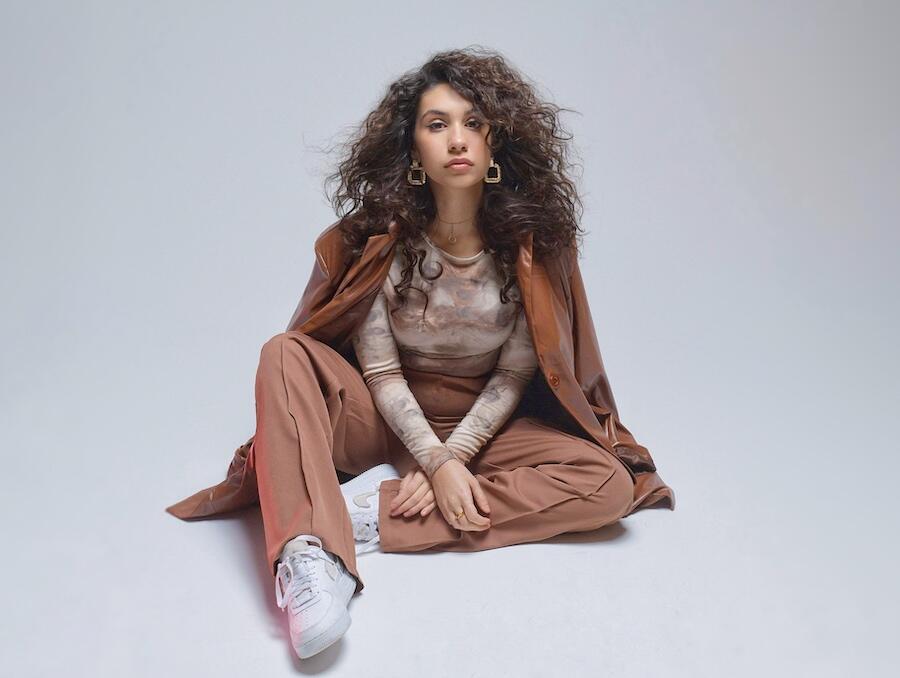 Alessia Cara - In The Meantime Lyrics and Tracklist