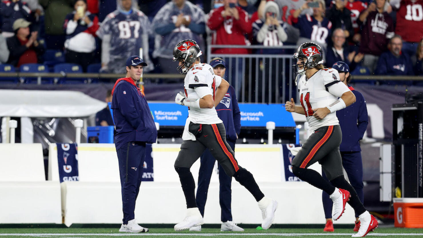 Tom Brady takes the field for Bucs vs. Patriots