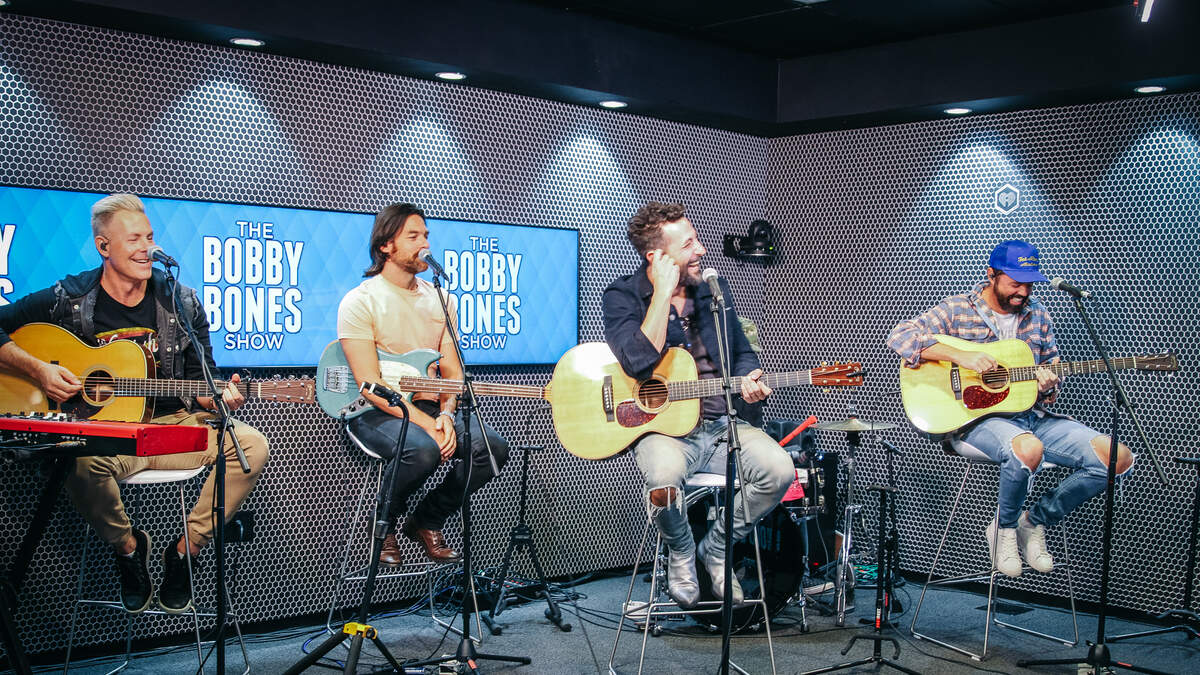 Old Dominion Performs Two New Songs "Hawaii" & "All I Know About Girls