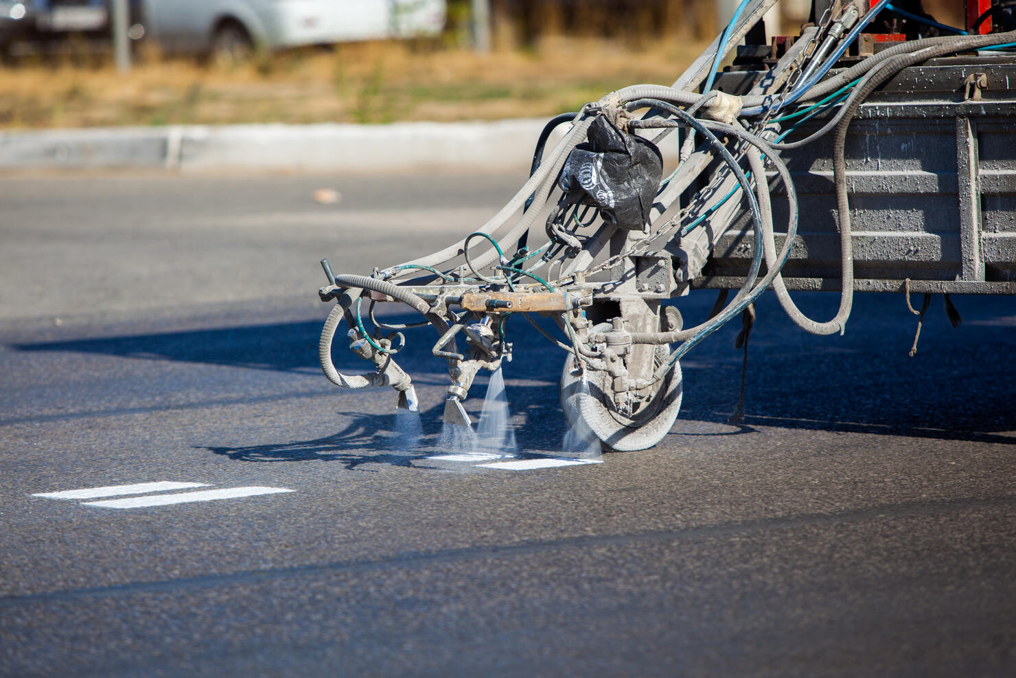 Teamwork: Pavement Asphalt Road Marking Paint and Striping with Thermoplastic