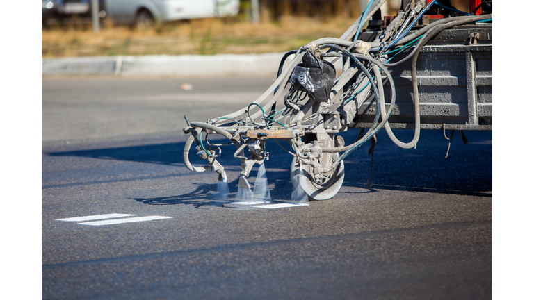 Teamwork: Pavement Asphalt Road Marking Paint and Striping with Thermoplastic