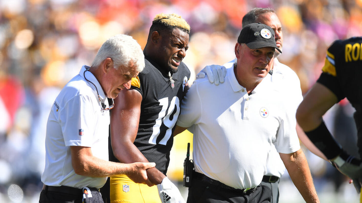 NFL Network's Ian Rapoport reports that Pittsburgh Steelers wide receiver  JuJu Smith-Schuster is expected to play in the Wild Card game vs. Kansas  City Chiefs