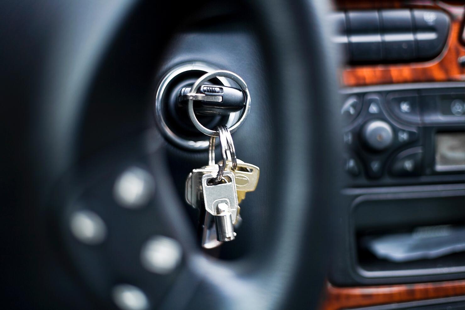 starting the car - car key in ignition lock