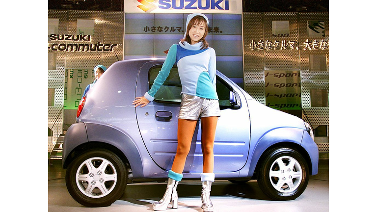 Japanese automaker Suzuki unveils a small-sized tw