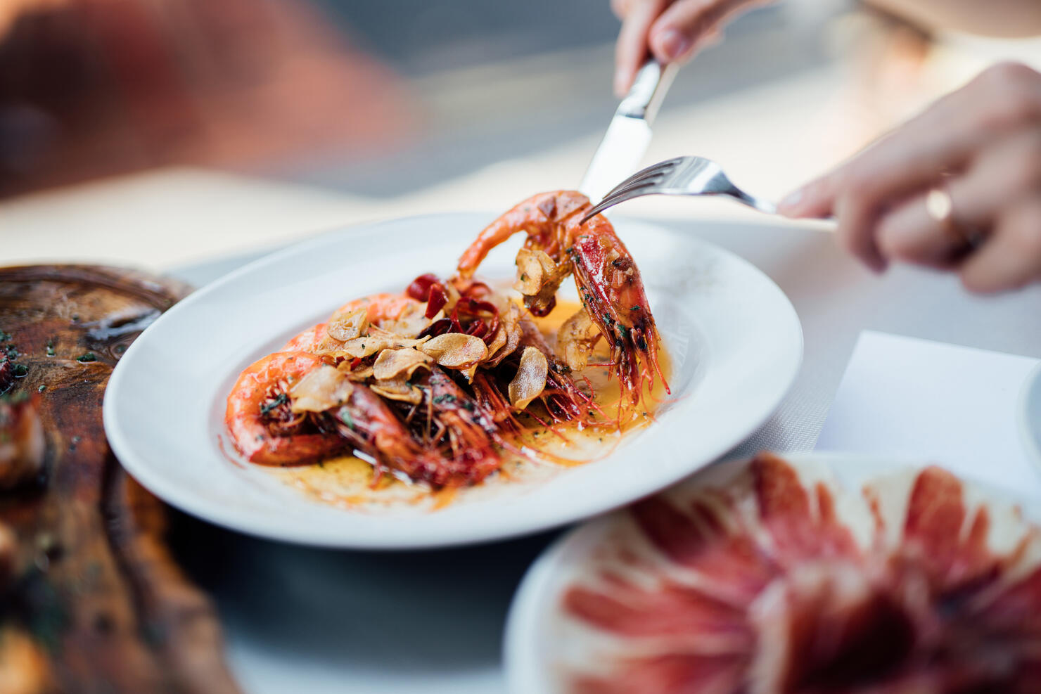 Gambas à la plancha (Spanish-style grilled shrimps)