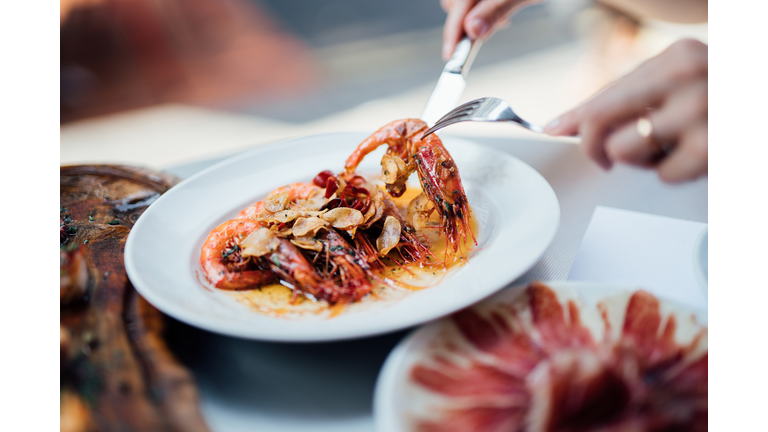 Gambas à la plancha (Spanish-style grilled shrimps)