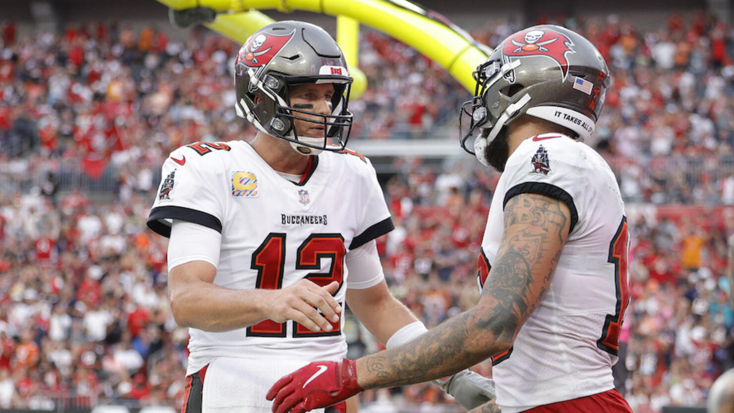 Bucs fan who gave back Tom Brady's 600th touchdown ball shows off