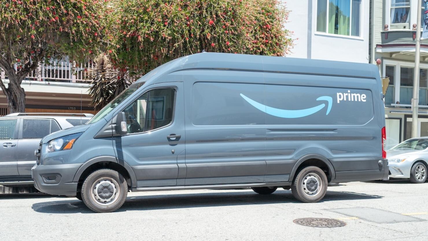 Amazon Driver Fired After Viral Video Shows Woman Sneaking Out Of Truck Iheart